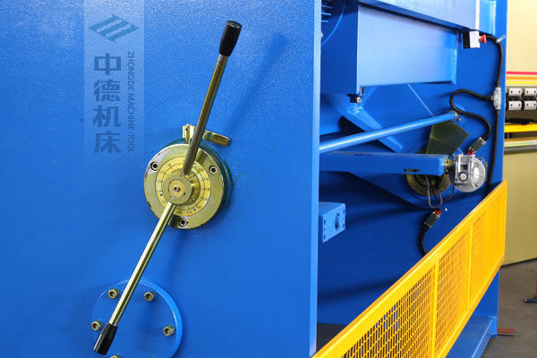 ZDS-1632剪板機刀片間隙手動調(diào)節(jié)器,刻度清淅,調(diào)節(jié)省力又簡便.jpg ZDS-1632剪板機刀片間隙手動調(diào)節(jié)器,刻度清淅,調(diào)節(jié)省力又簡便.jpg