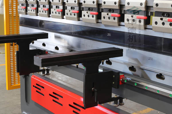 ZDPE10025采用線軌雙托料,可水平移動,能保持超高平行度,托料撐桿為ABS硬質塑料,使用時不會劃傷不銹鋼板材表面.jpg ZDPE10025采用線軌雙托料,可水平移動,能保持超高平行度,托料撐桿為ABS硬質塑料,使用時不會劃傷不銹鋼板材表面.jpg