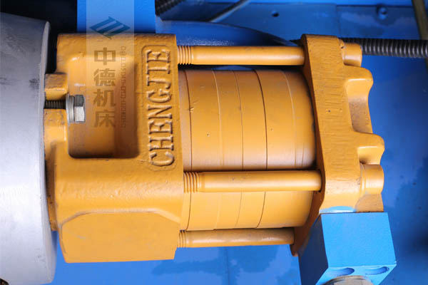 ZDPK-4015采用國內一流品牌電機及油泵,動力強勁,噪音低.jpg ZDPK-4015采用國內一流品牌電機及油泵,動力強勁,噪音低.jpg